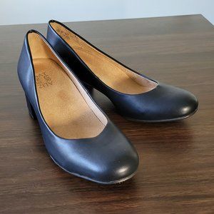 Naturalizer Donelle Kitten Heel Classic Pumps, Black